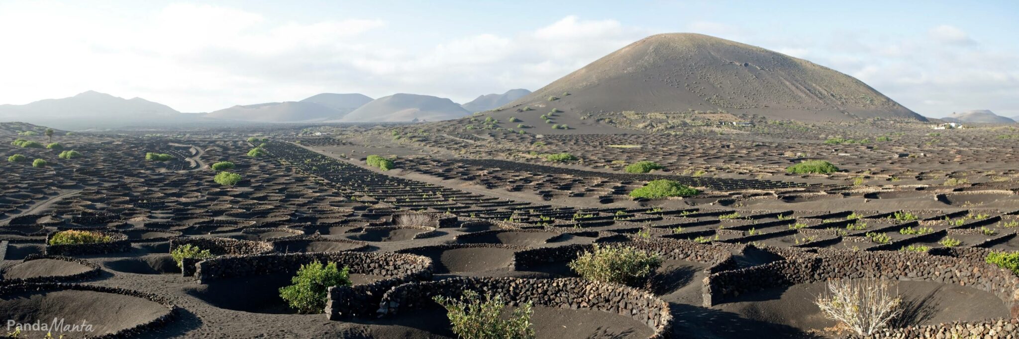 Paysage volcanique Lanzarote PandaManta blog voyage