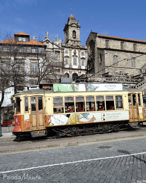 Tramway jusqu'à la plage à Porto, Portugal - PandaManta - Blog voyage