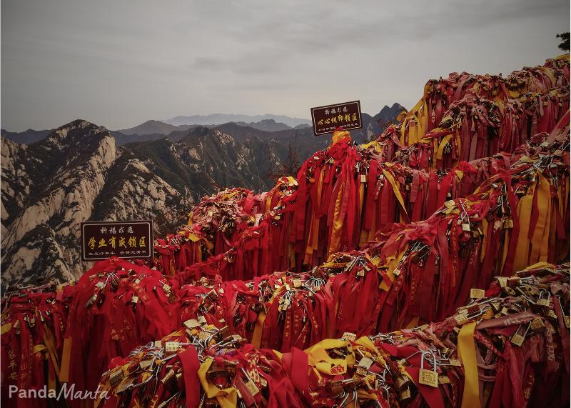 Rubans rouges du Mont Hua en Chine