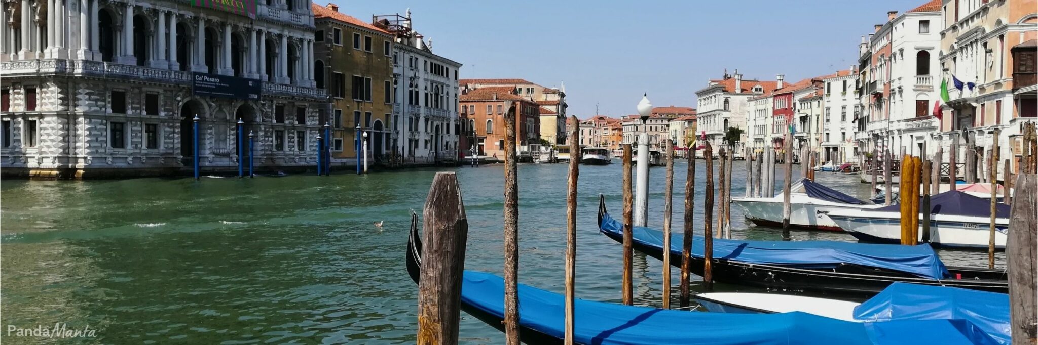 Canaux, bateaux traditionnels et architecture de Venise en Italie