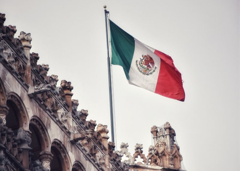 Drapeau du Mexique à la frontière