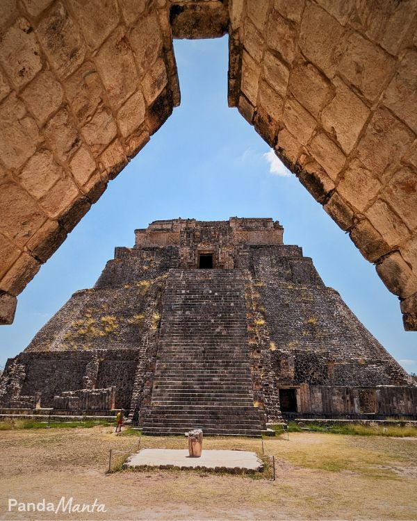 Grande pyramide d'Adivino sur le site d'Uxmal au Mexique