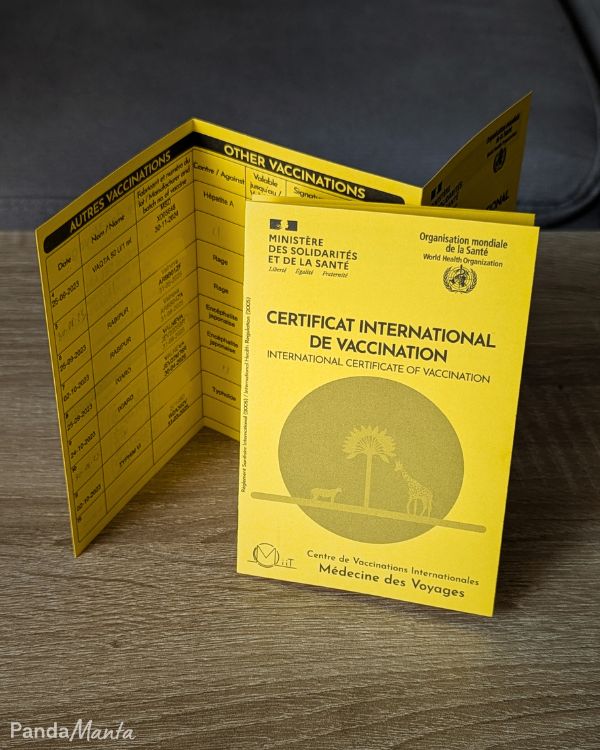 Nos carnets jaunes de vaccination internationale - PandaManta - Blog voyage