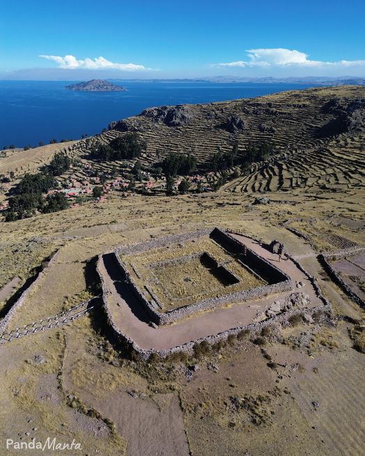 Temple sur Amantani - PandaManta - Blog voyage