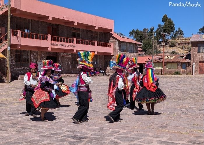 Danse traditionnelle à Taquile - PandaManta - Blog voyage